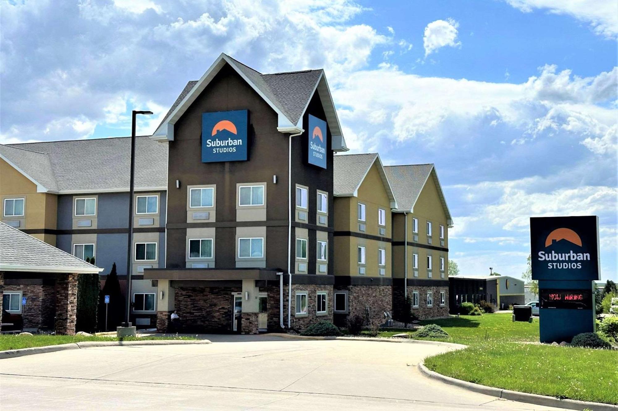 Suburban Studios Cedar Falls Eksteriør bilde