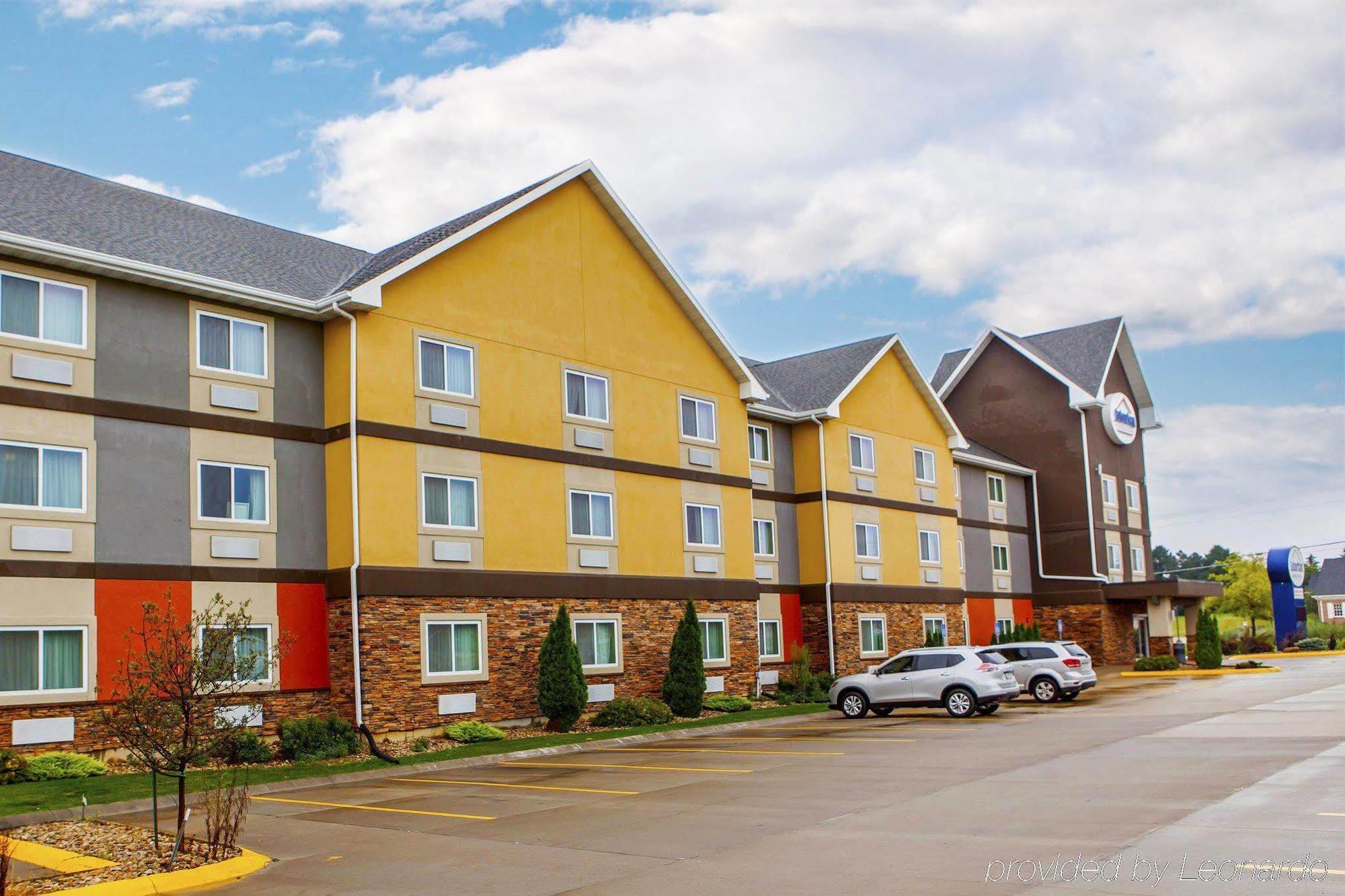 Suburban Studios Cedar Falls Eksteriør bilde